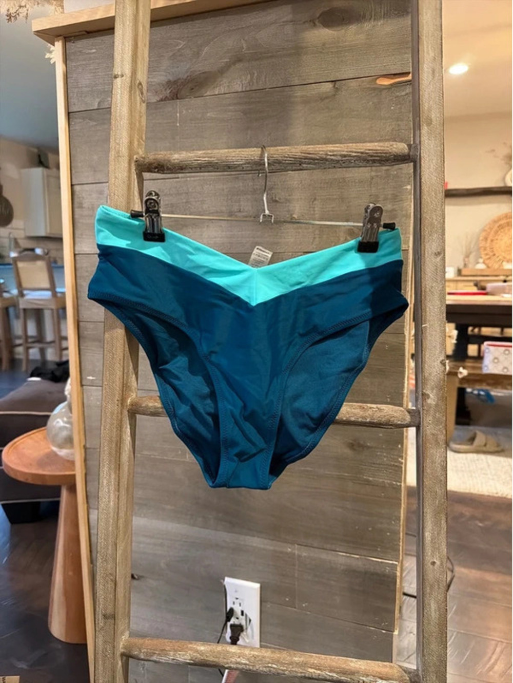 Bikini‎ - Picture 2 of 3